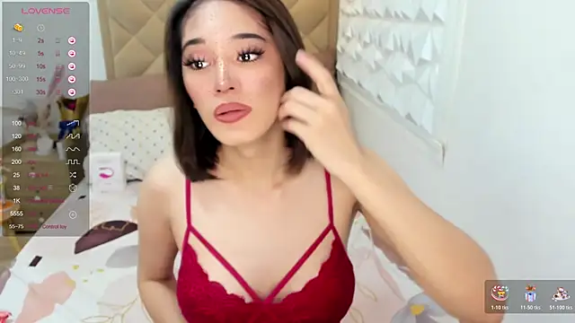 Snapshot of TsHeartXxx chatting on 10-23-25, 05:40 TsHeartXxx online show from 10-23-25, 05:40