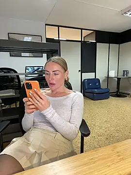 EmaSalis online show from 01-31-25, 12:51