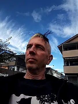 Snapshot of seelengleich chatting on 10-04-25, 12:14 seelengleich online show from 10-04-25, 12:14