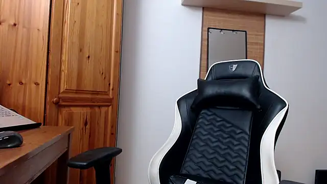 Snapshot of Lisakisss chatting on 01-23-25, 06:45 Lisakisss online show from 01-23-25, 06:45