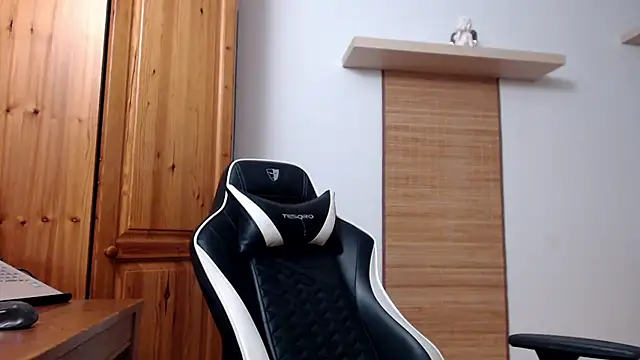 Snapshot of Lisakisss chatting on 02-23-25, 06:01 Lisakisss online show from 02-23-25, 06:01