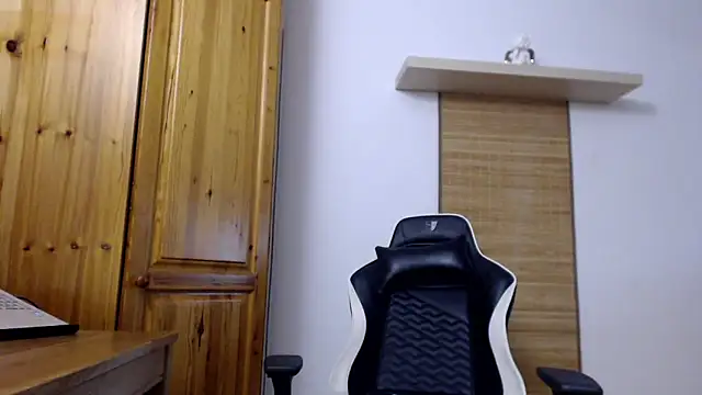 Snapshot of Lisakisss chatting on 03-23-25, 08:15 Lisakisss online show from 03-23-25, 08:15