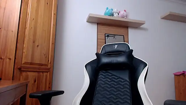 Snapshot of Lisakisss chatting on 09-22-25, 06:37 Lisakisss online show from 09-22-25, 06:37