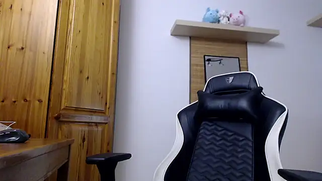 Snapshot of Lisakisss chatting on 10-06-25, 06:44 Lisakisss online show from 10-06-25, 06:44