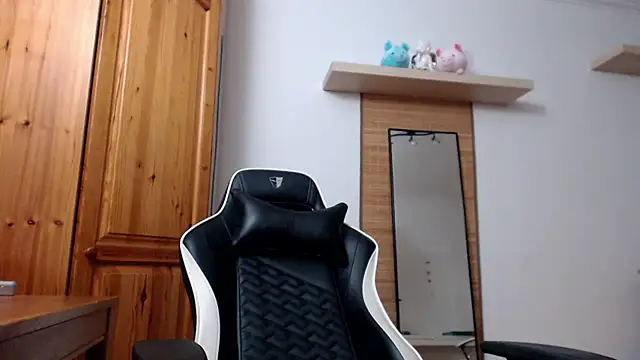 Snapshot of Lisakisss chatting on 10-08-25, 07:33 Lisakisss online show from 10-08-25, 07:33