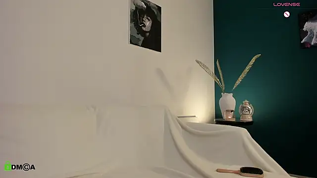 Snapshot of Kylie_Desire chatting on 03-04-25, 02:38 Kylie Desire online show from 03-04-25, 02:38