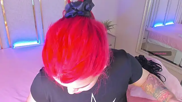 Snapshot of Saekohofman chatting on 09-24-25, 04:05 Saekohofman online show from 09-24-25, 04:05