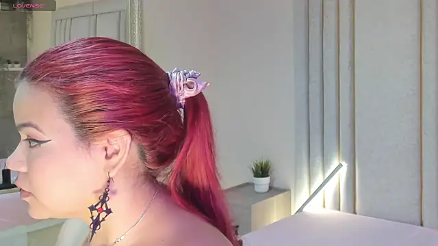 Snapshot of Saekohofman chatting on 01-11-26, 04:06 Saekohofman online show from 01-11-26, 04:06