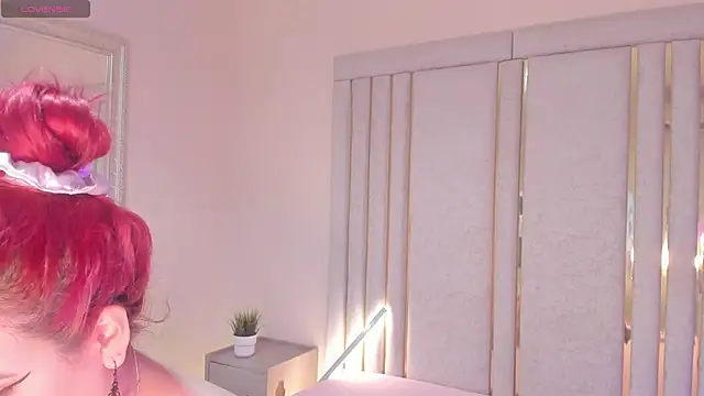 Snapshot of Saekohofman chatting on 01-18-26, 04:05 Saekohofman online show from 01-18-26, 04:05