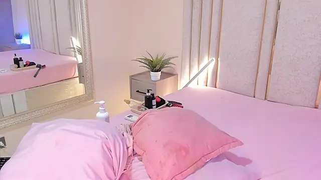 Snapshot of Saekohofman chatting on 02-11-26, 04:17 Saekohofman online show from 02-11-26, 04:17