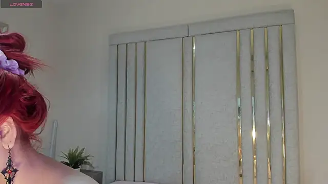 Snapshot of Saekohofman chatting on 02-19-26, 04:08 Saekohofman online show from 02-19-26, 04:08