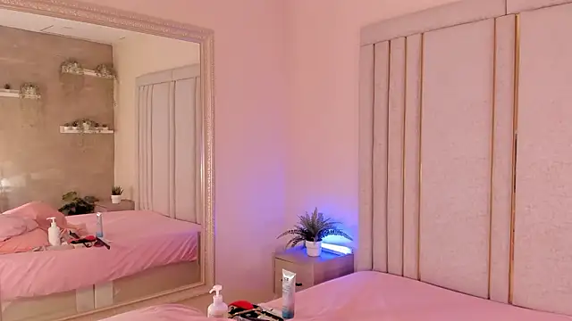 Snapshot of Saekohofman chatting on 02-25-26, 04:22 Saekohofman online show from 02-25-26, 04:22