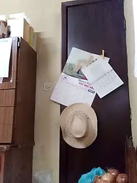 Snapshot of White_rabbit_ chatting on 01-06-25, 10:13 White rabbit  online show from 01-06-25, 10:13