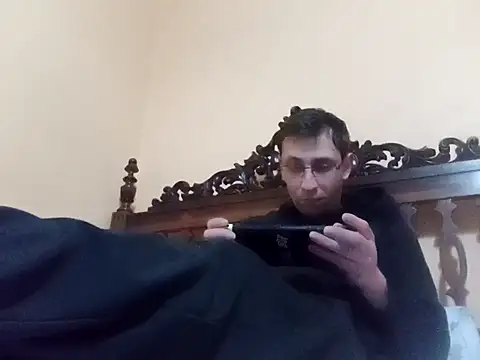 Snapshot of White_rabbit_ chatting on 01-19-25, 10:06 White rabbit  online show from 01-19-25, 10:06