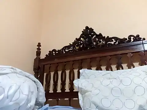 Snapshot of White_rabbit_ chatting on 02-15-25, 09:15 White rabbit  online show from 02-15-25, 09:15