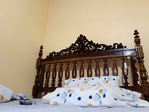 White rabbit  online show from 12-18-25, 03:40