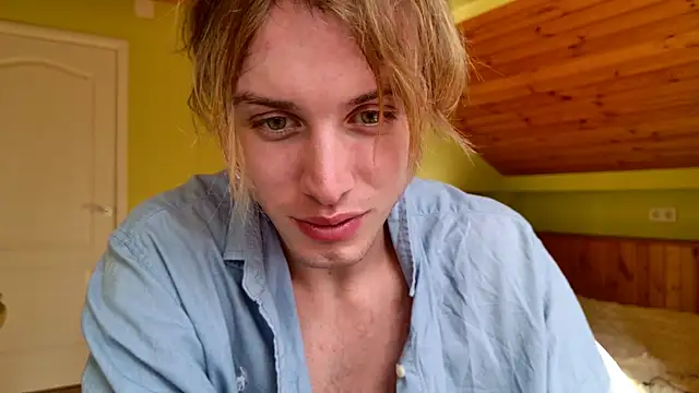 Snapshot of Cryptikov chatting on 08-03-26, 01:38 Cryptikov online show from 08-03-26, 01:38