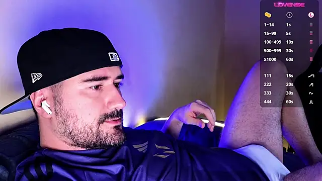 Snapshot of DominantTheo chatting on 12-22-24, 02:49 DominantTheo online show from 12-22-24, 02:49