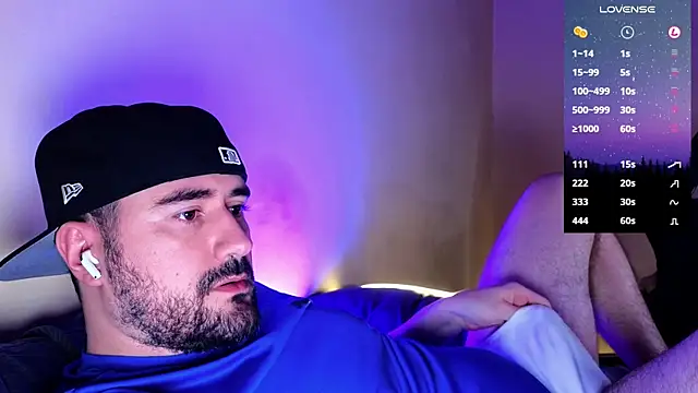 Snapshot of DominantTheo chatting on 12-31-24, 02:40 DominantTheo online show from 12-31-24, 02:40