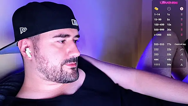 Snapshot of DominantTheo chatting on 03-09-25, 06:17 DominantTheo online show from 03-09-25, 06:17