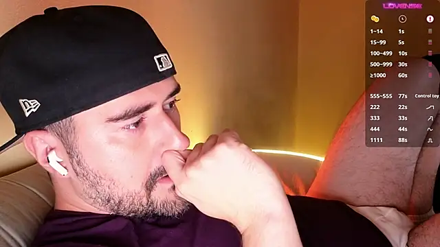 Snapshot of DominantTheo chatting on 11-17-25, 03:23 DominantTheo online show from 11-17-25, 03:23