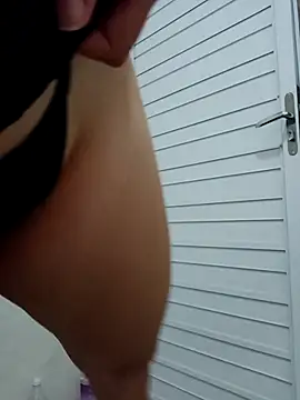 Snapshot of VIC22SECRET chatting on 02-14-25, 04:15 VIC22SECRET online show from 02-14-25, 04:15