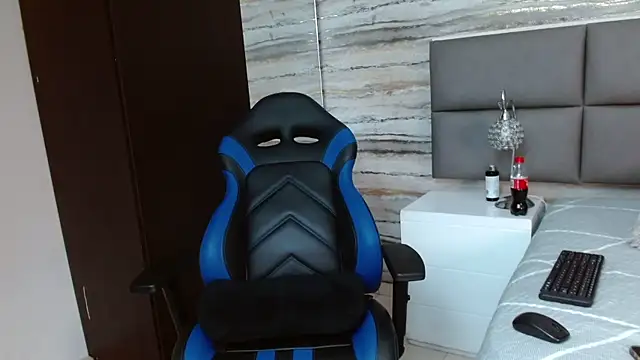 Snapshot of oliver__brown chatting on 12-13-24, 09:09 oliver brown online show from 12-13-24, 09:09