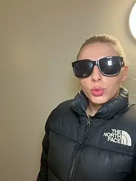 Strongqueen online show from 12-21-25, 04:58