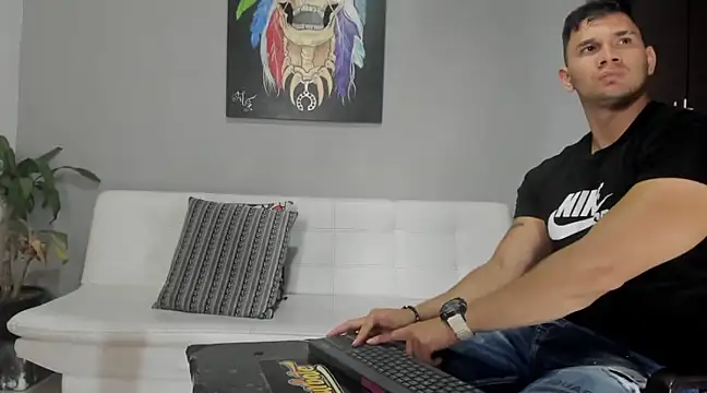 Snapshot of GendersonFit chatting on 12-06-24, 08:40 GendersonFit online show from 12-06-24, 08:40