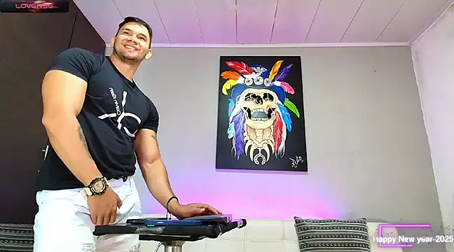 Snapshot of GendersonFit chatting on 02-08-25, 01:44 GendersonFit online show from 02-08-25, 01:44