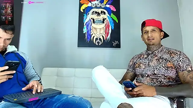 Snapshot of GendersonFit chatting on 02-21-25, 01:22 GendersonFit online show from 02-21-25, 01:22