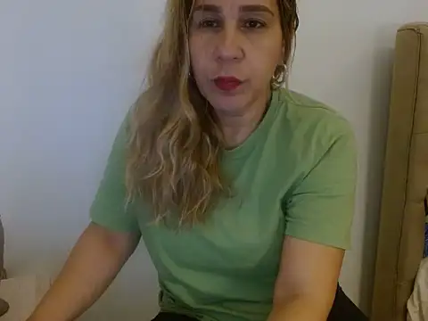 vanessahayeck online show from 01-07-25, 03:23