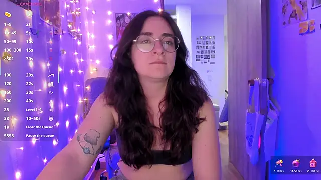 Snapshot of linda_giggle chatting on 10-28-25, 12:25 linda giggle online show from 10-28-25, 12:25