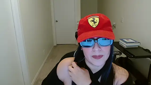 Sassy Latina online show from 11-30-25, 04:49