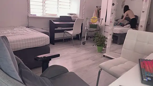 Snapshot of CandyChell chatting on 09-25-25, 08:51 CandyChell online show from 09-25-25, 08:51