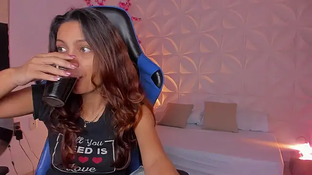 cora 22 online show from 02-25-26, 12:48