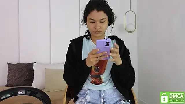 Snapshot of sexychanell_18 chatting on 10-09-25, 12:58 sexychanell 18 online show from 10-09-25, 12:58