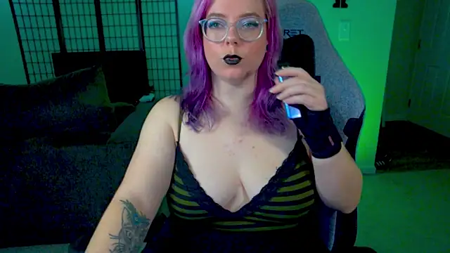 KiraSpitQueen online show from 11-19-25, 04:23