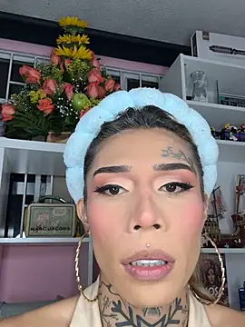 caroline cossei online show from 02-10-25, 03:13