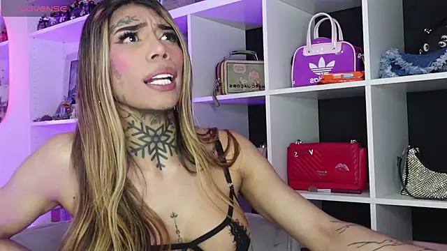 caroline cossei online show from 03-18-25, 04:37