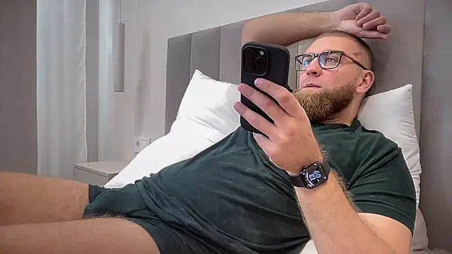 Bear bear  online show from 10-01-25, 10:10