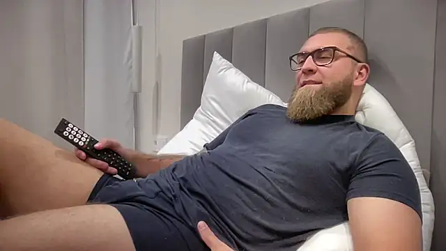 Bear bear  online show from 10-05-25, 12:25