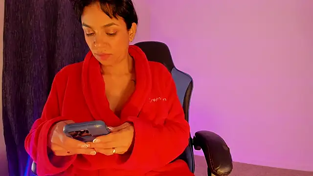 victoriachicas online show from 12-22-24, 11:00