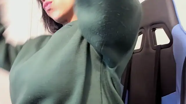 victoriachicas online show from 01-04-25, 11:17