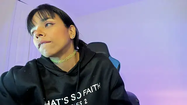 victoriachicas online show from 01-12-25, 05:33