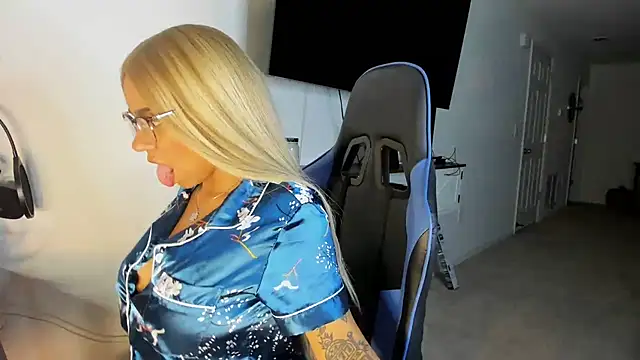 victoriachicas online show from 10-05-25, 07:39