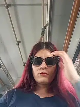 Emmily Fox online show from 02-16-25, 09:05