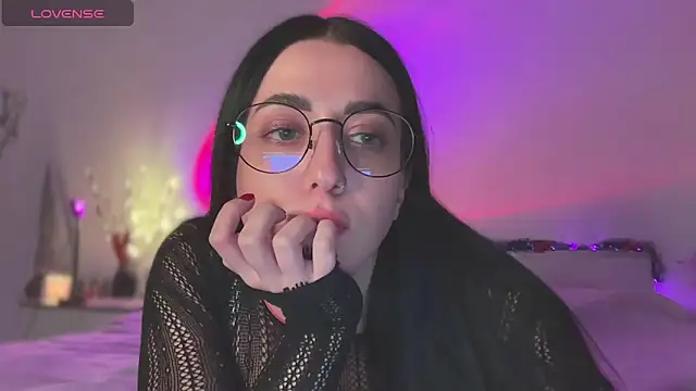 Emylia online show from 12-30-24, 12:43