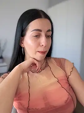 Emylia online show from 01-30-25, 04:02