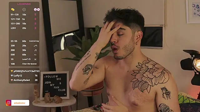 Snapshot of Arkaikomz chatting on 02-14-25, 01:34 Arkaikomz online show from 02-14-25, 01:34